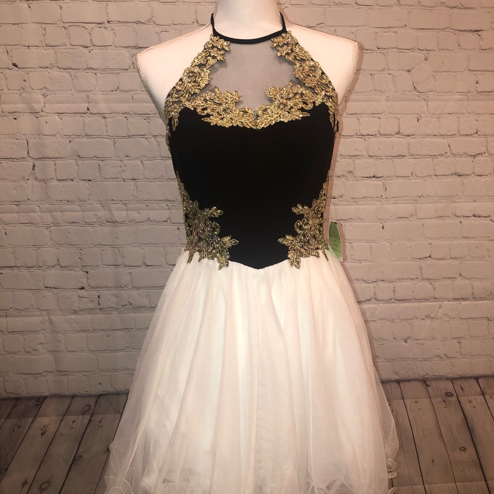 NEVER WORN NWT Halter Homecoming Dress